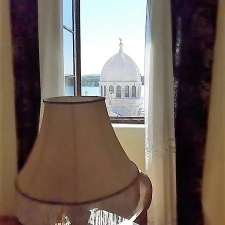 Apartment Palace De Dominis *